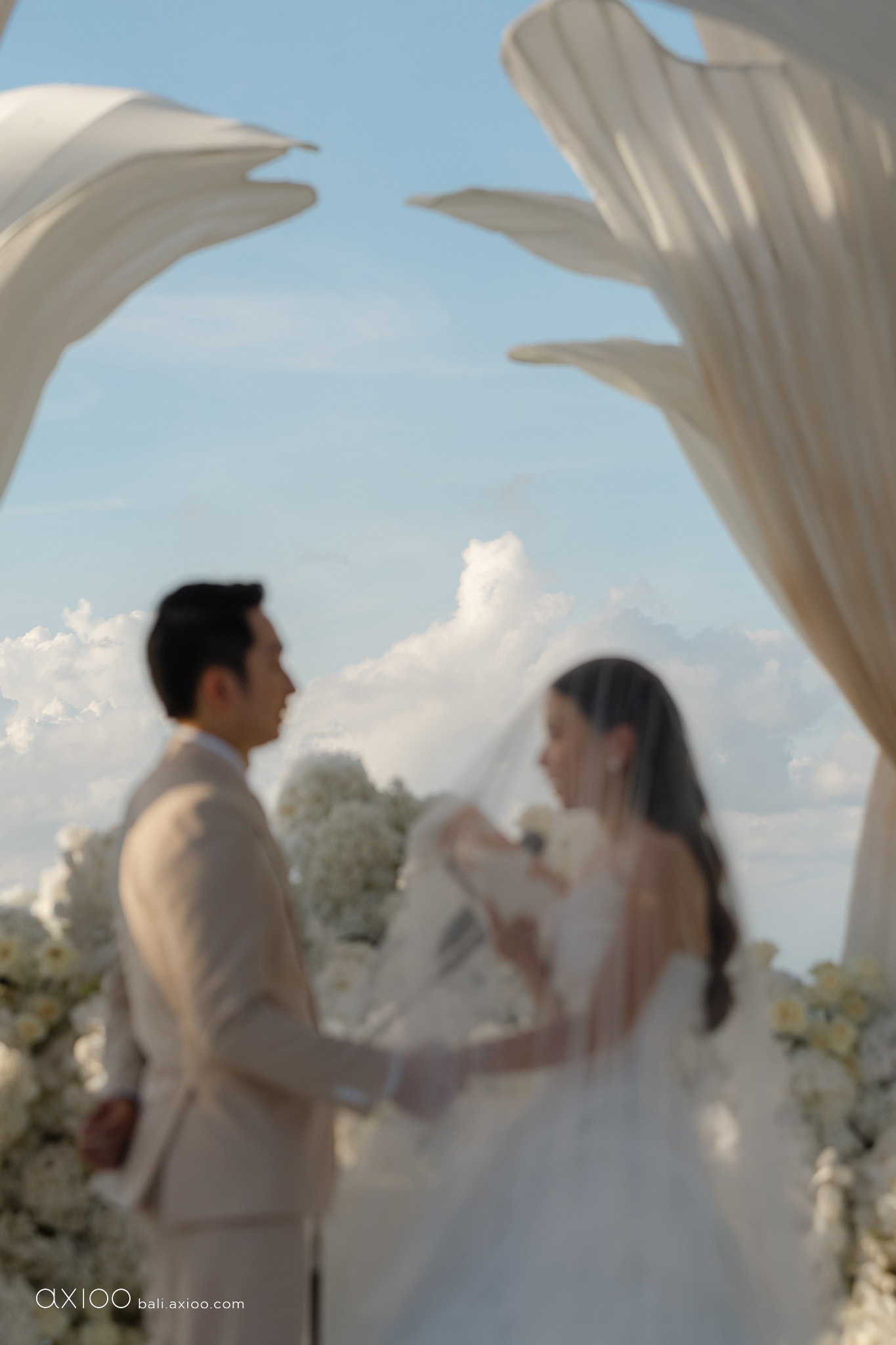 Axioo: Dreamlike Skies, Weightless Tides